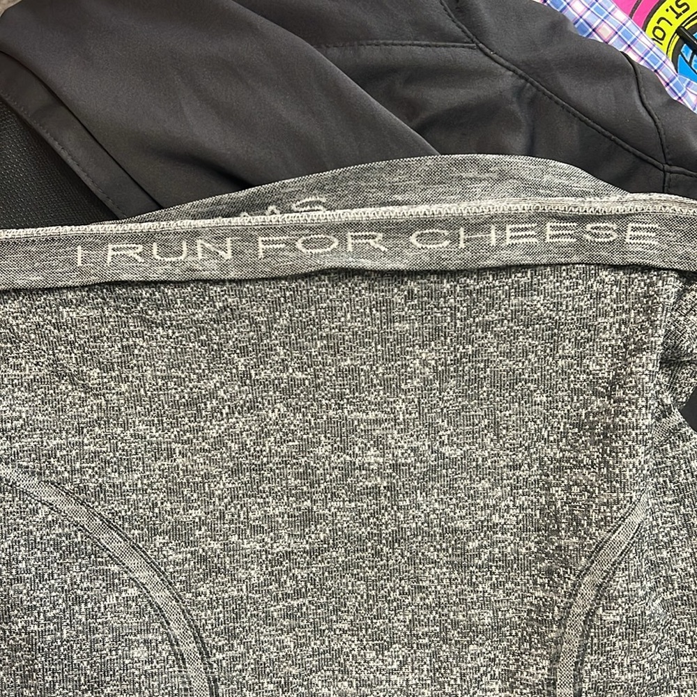 Lululemon size 6 tank top - Picture 5 of 6